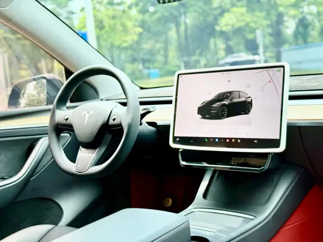 Tesla Model Y — Фото автомобиля 14