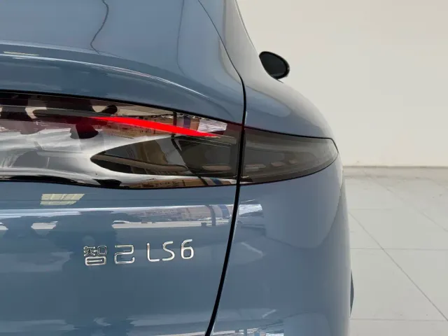 IM Motors LS6 — Фото автомобиля 24