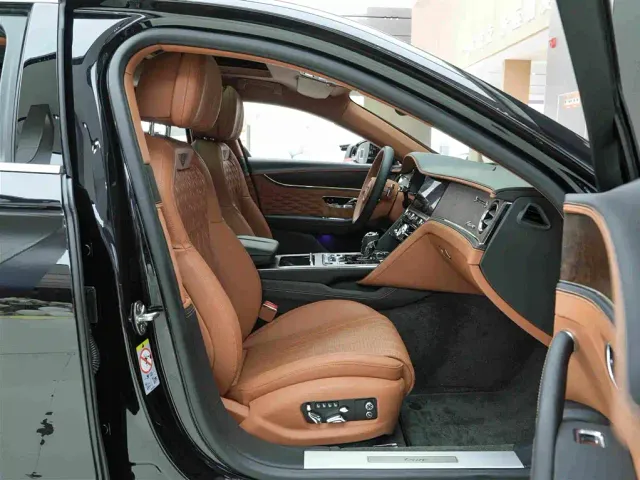 Bentley Flying Spur — Фото автомобиля 14