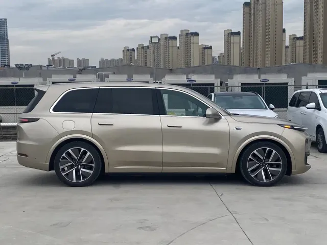 Li Auto L9 — Фото автомобиля 13
