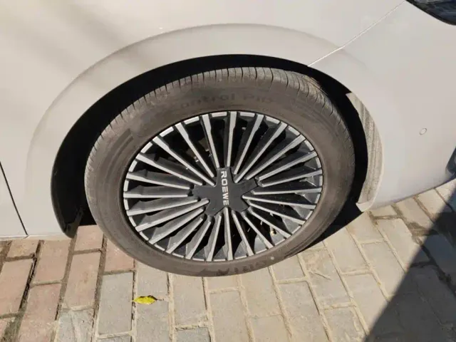 Roewe M7 DMH — Фото автомобиля 6