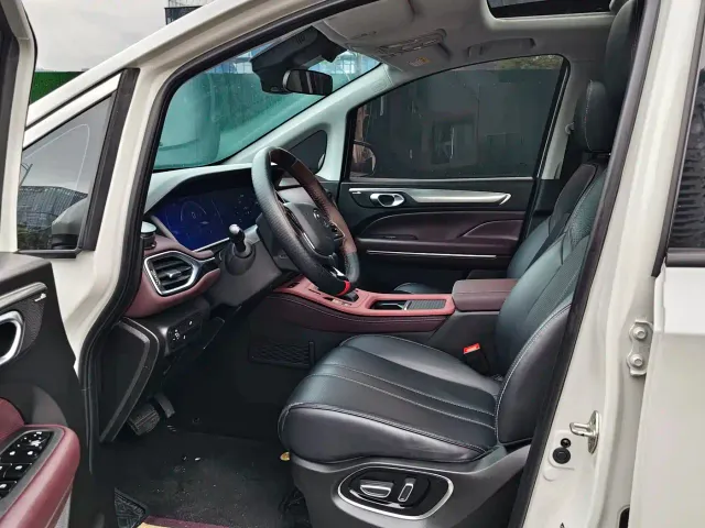 GAC Trumpchi M6 — Фото автомобиля 5