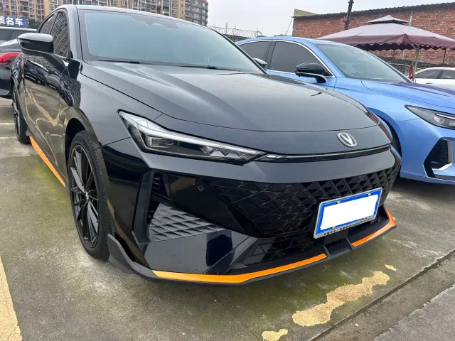 Changan UNI-V — Фото автомобиля 3