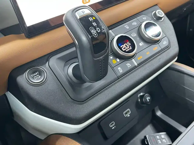 Land Rover Defender — Фото автомобиля 18