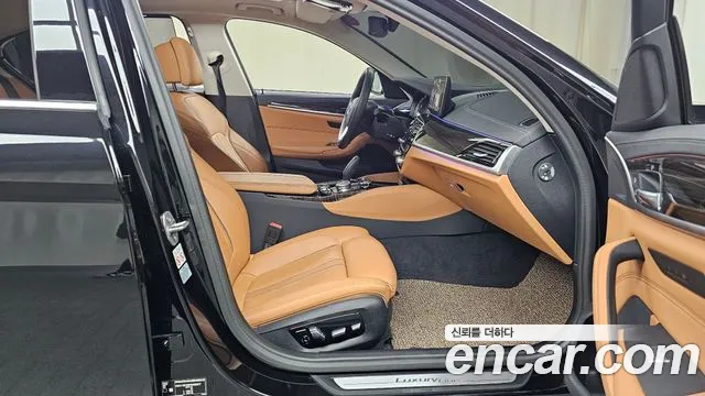 BMW 5 Series G30 — Фото автомобиля 11