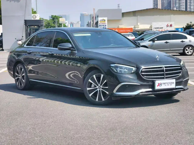Mercedes-Benz E-Class — Фото автомобиля 3