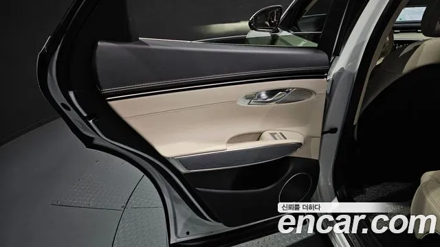 Genesis GV70 — Фото автомобиля 14