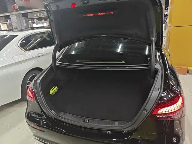 Mercedes-Benz E-Class — Фото автомобиля 18