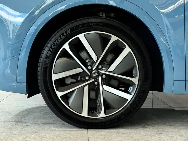 Li Auto Li Xiang L9 2022 Max — Фото автомобиля 5
