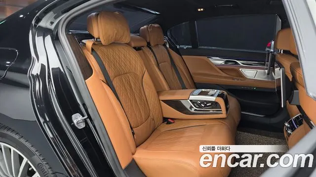 BMW 7 Series — Фото автомобиля 10
