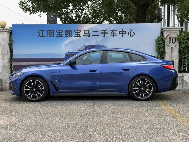BMW i4 M50 — Фото автомобиля 4