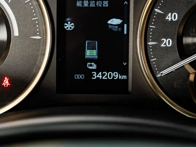 Lexus LM — Фото автомобиля 10