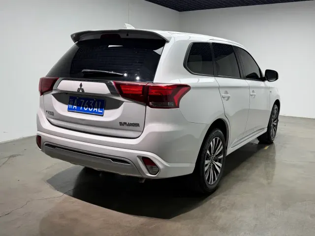 Mitsubishi Outlander — Фото автомобиля 27