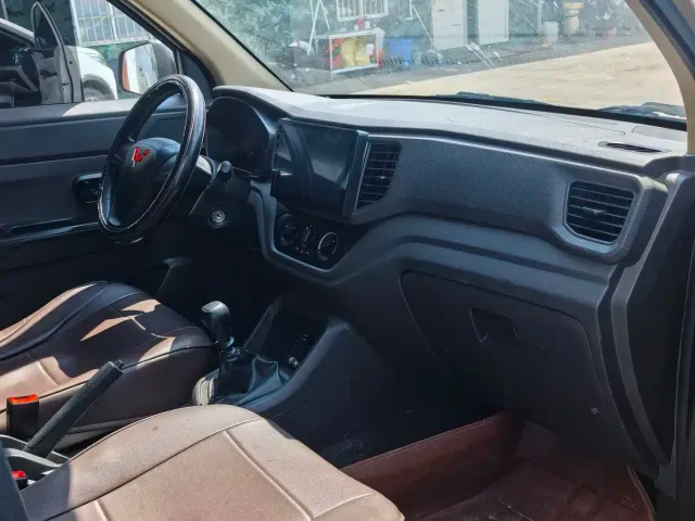 Wuling Hongguang V — Фото автомобиля 6