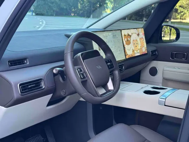 Li Auto MEGA — Фото автомобиля 11