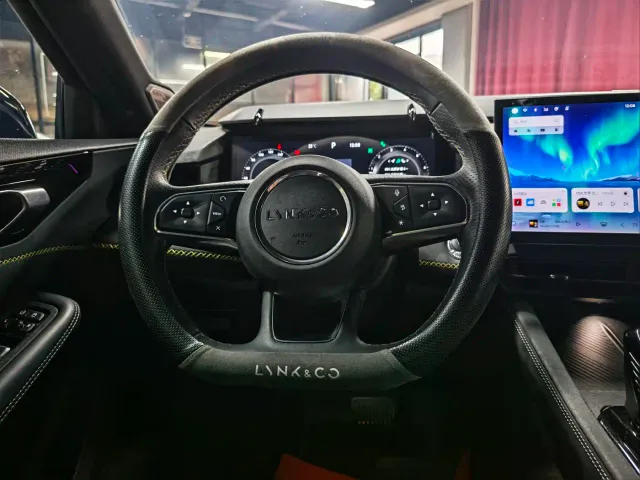 Lynk & Co 03 — Фото автомобиля 9