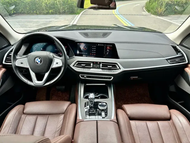 BMW X7 — Фото автомобиля 11