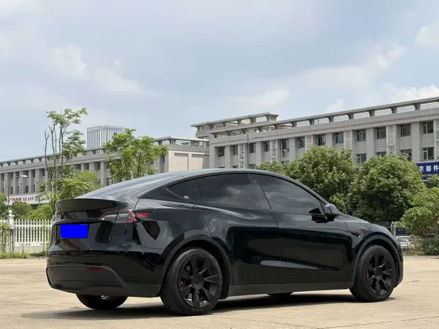 Tesla Model Y — Фото автомобиля 7