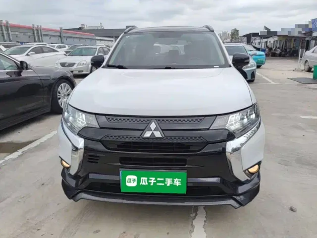 Mitsubishi Outlander — Фото автомобиля 2