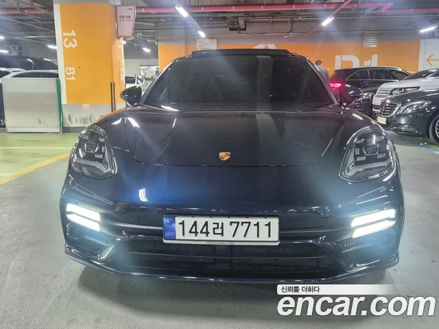 Фотография автомобиля — Porsche Panamera