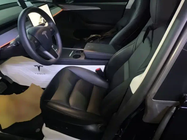 Tesla Model Y — Фото автомобиля 14