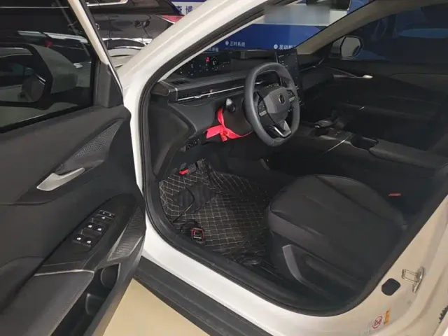 Changan Eado — Фото автомобиля 15