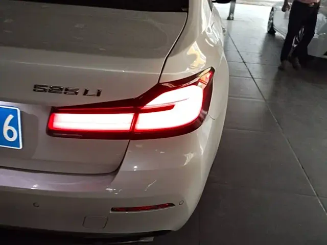 BMW 5 Series — Фото автомобиля 7