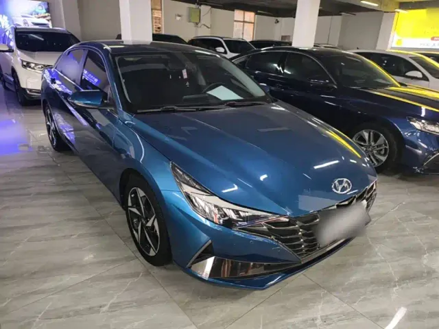 Hyundai Elantra — Фото автомобиля 3