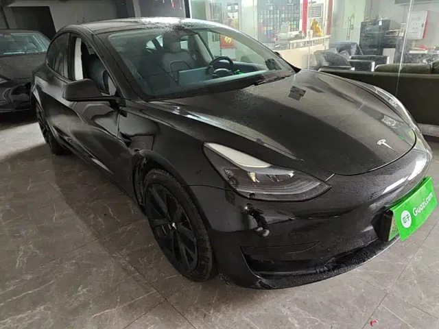 Tesla Model 3 — Фото автомобиля 3