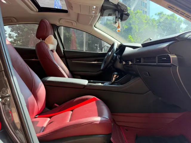 Mazda Axela — Фото автомобиля 7