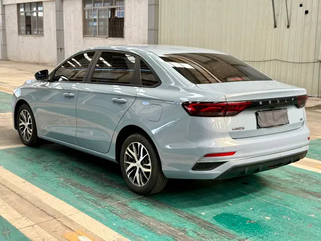 Geely Emgrand — Фото автомобиля 6