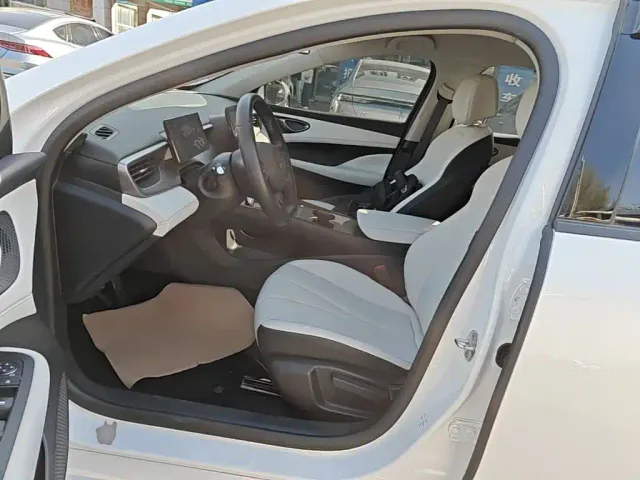 BYD Seal 05 DM-i — Фото автомобиля 14