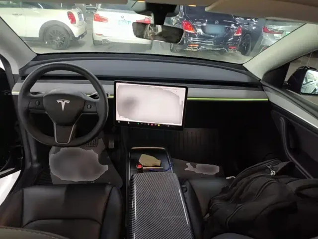 Tesla Model Y — Фото автомобиля 9