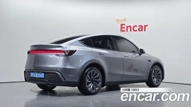 Tesla Model Y — Фото автомобиля 2