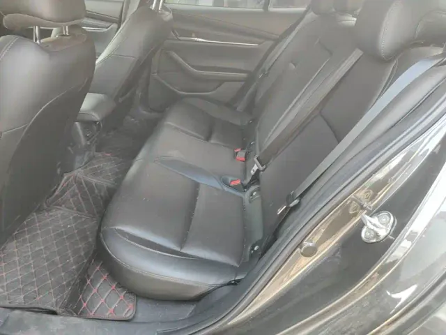 Mazda Axela — Фото автомобиля 16