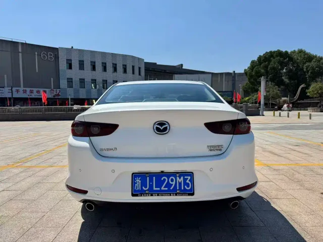 Mazda Axela — Фото автомобиля 5
