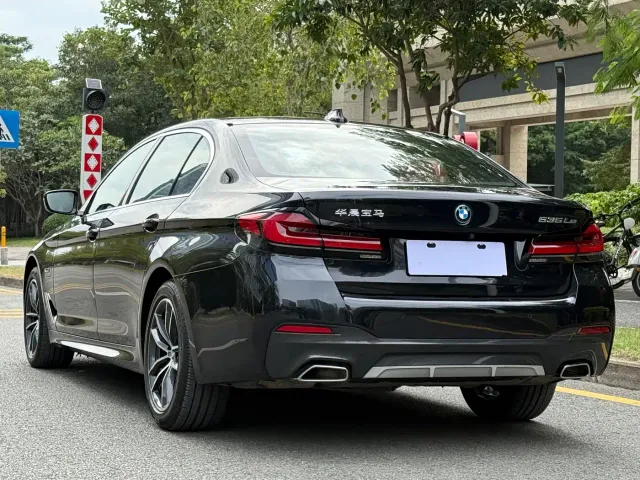 BMW 5 Series — Фото автомобиля 19