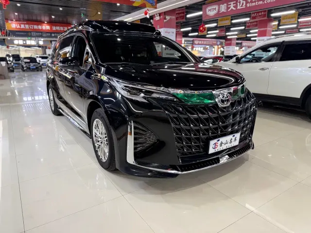 Toyota Sienna — Фото автомобиля 3