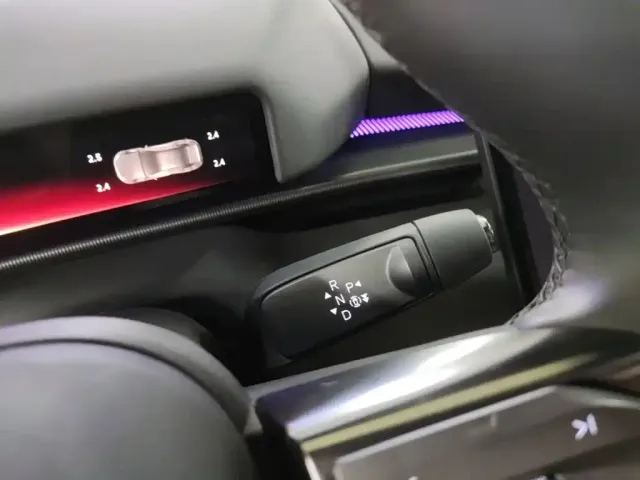 XPeng XPeng P7 2025 Base Model — Фото автомобиля 13