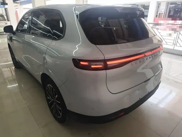 Leapmotor B10 — Фото автомобиля 4