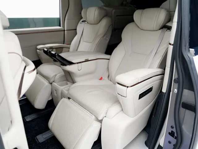Lexus Lexus LM 2025 Model 500h Six-Seater Prestige Edition — Фото автомобиля 21