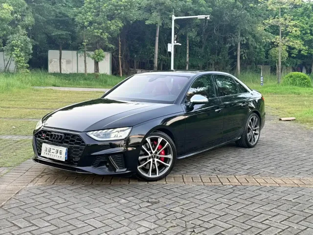 Фотография автомобиля — Audi S4