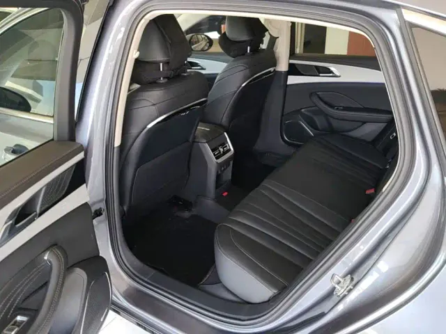 Hongqi H5 — Фото автомобиля 21
