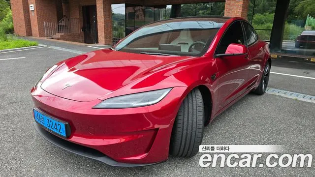 Фотография автомобиля — Tesla Model 3