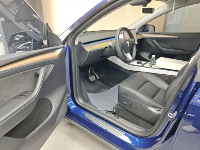 Tesla Model Y — Фото автомобиля 15
