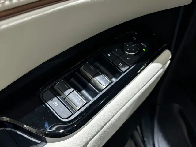Lexus LM — Фото автомобиля 10