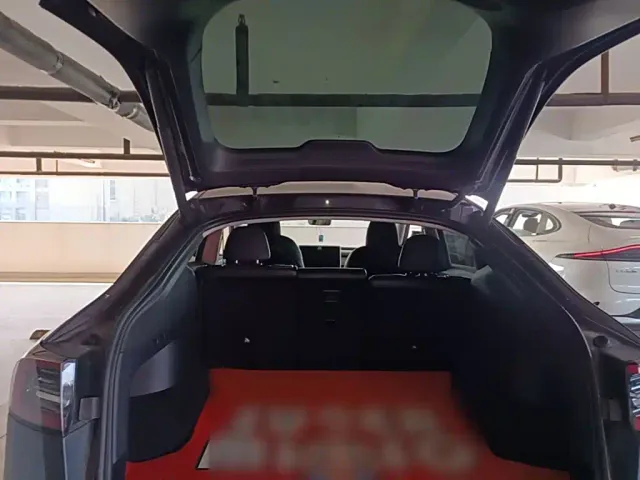 Tesla Model Y — Фото автомобиля 18