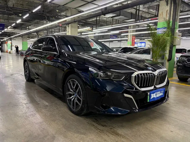 BMW i5 — Фото автомобиля 3