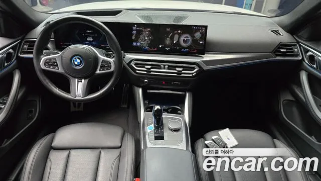 BMW i4 — Фото автомобиля 10