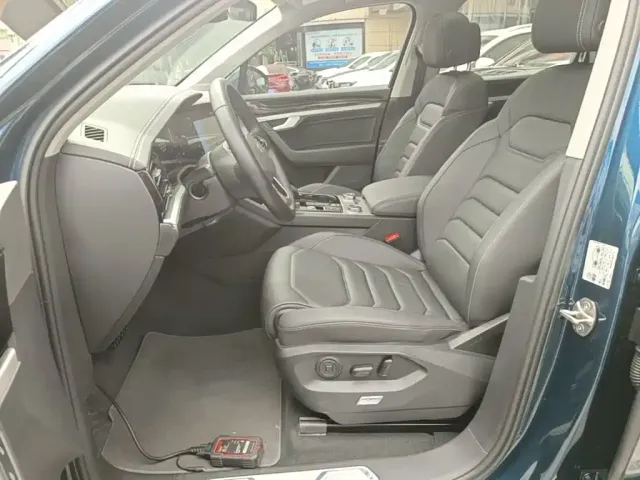 Volkswagen Touareg — Фото автомобиля 14